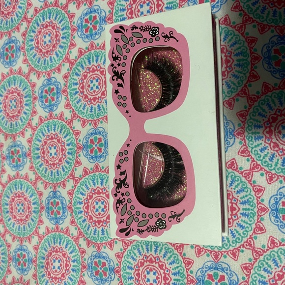 Eyelashes - Picture 4 of 5